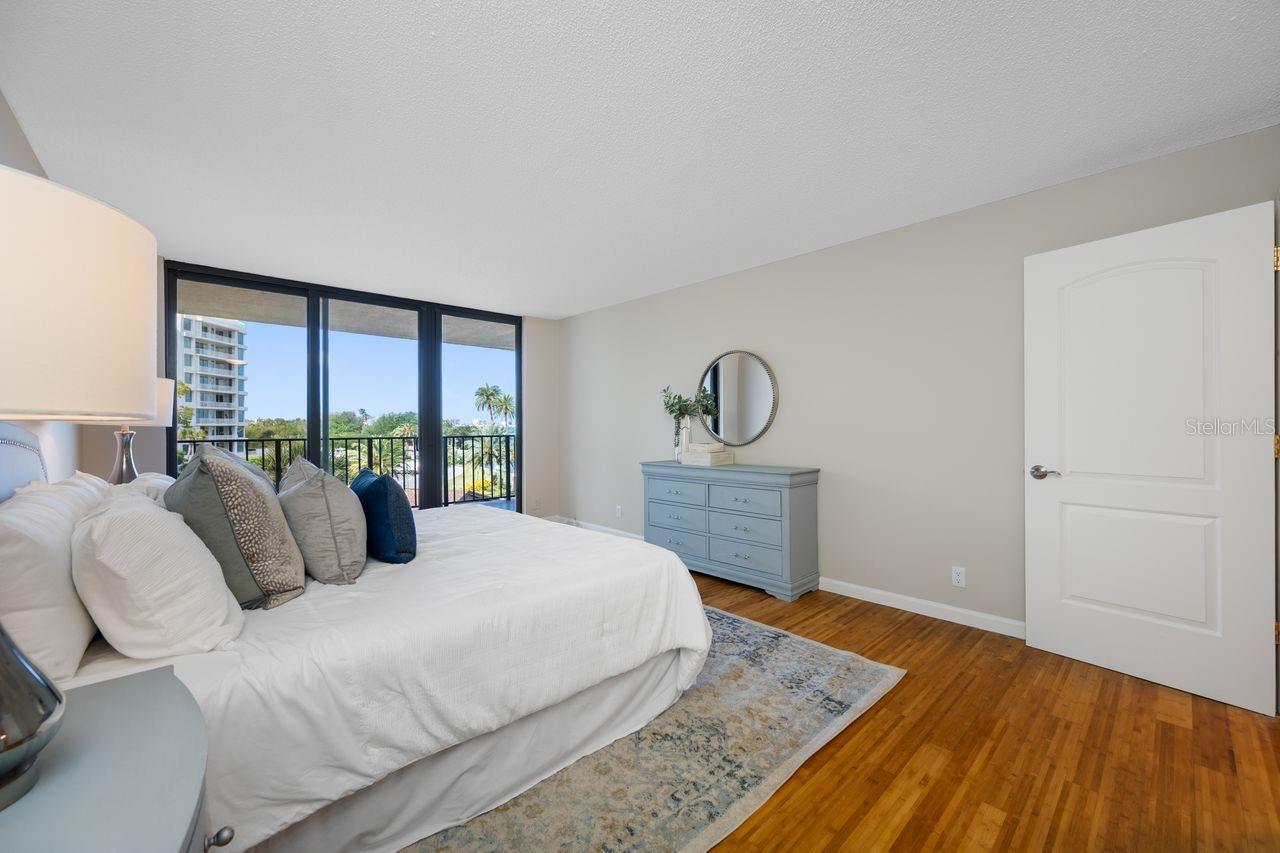 Image 21 of 38 For 100 Oakmont Lane 402