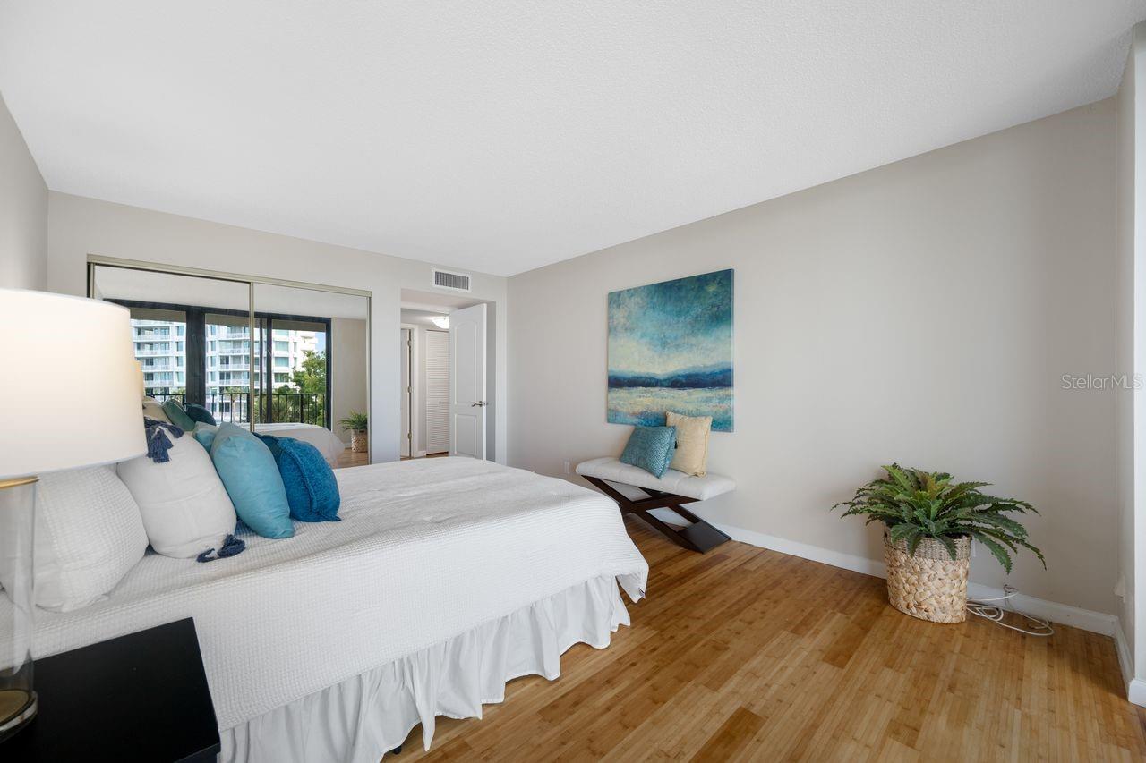 Image 22 of 38 For 100 Oakmont Lane 402