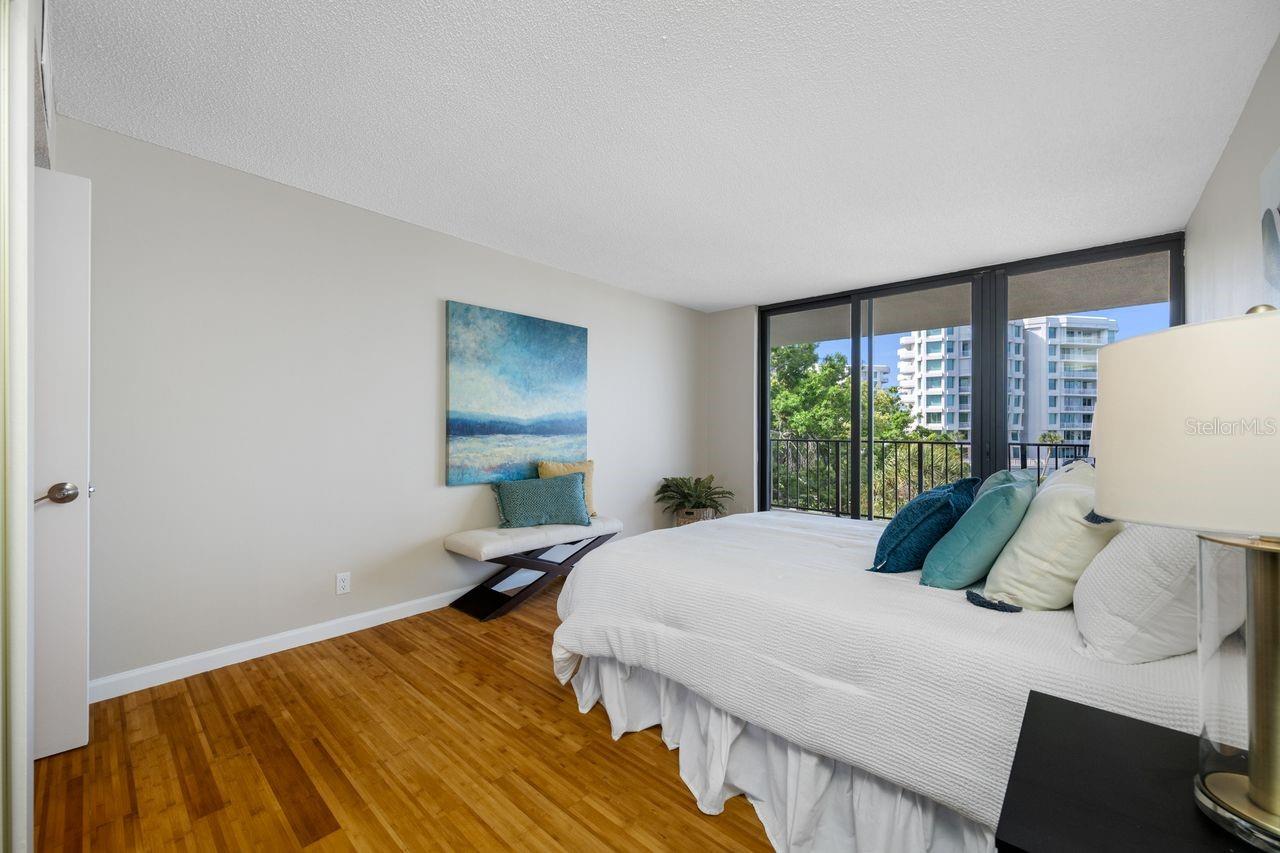 Image 23 of 38 For 100 Oakmont Lane 402