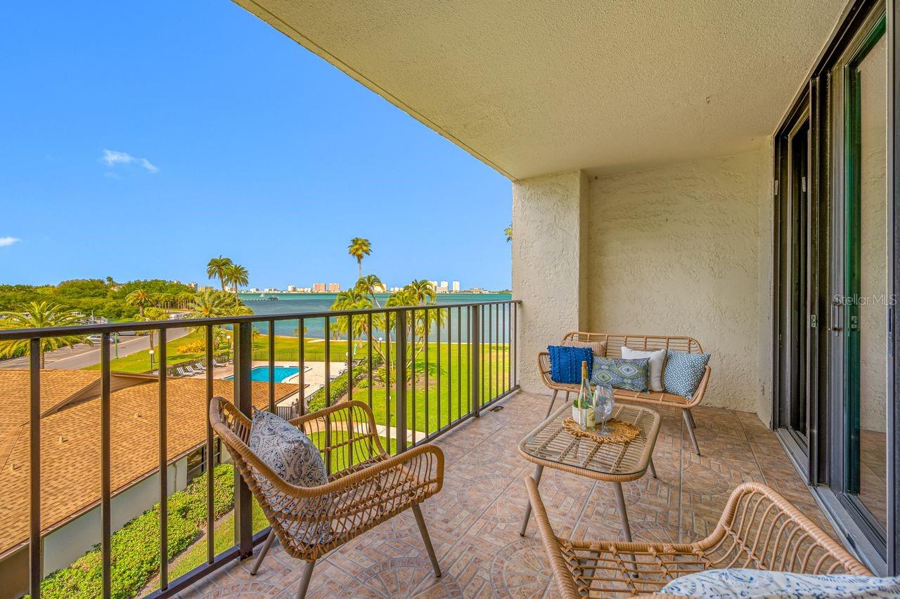 Image 24 of 38 For 100 Oakmont Lane 402