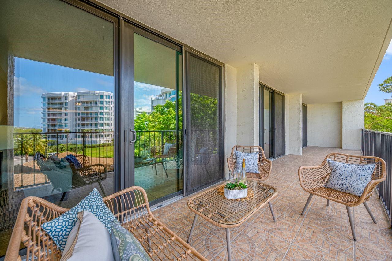 Image 25 of 38 For 100 Oakmont Lane 402