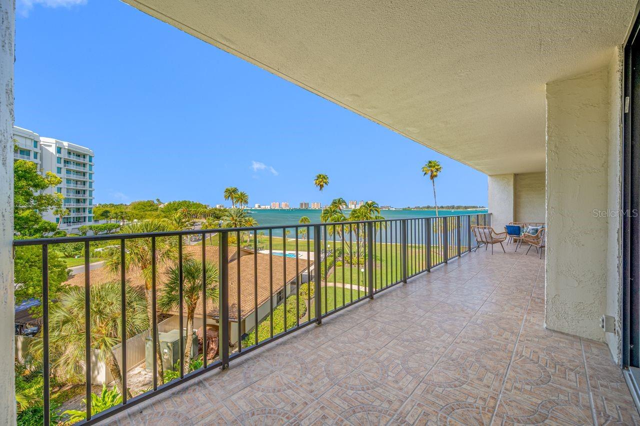 Image 28 of 38 For 100 Oakmont Lane 402