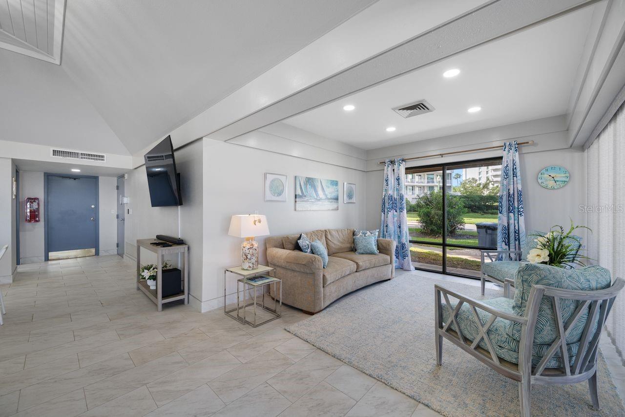 Image 30 of 38 For 100 Oakmont Lane 402