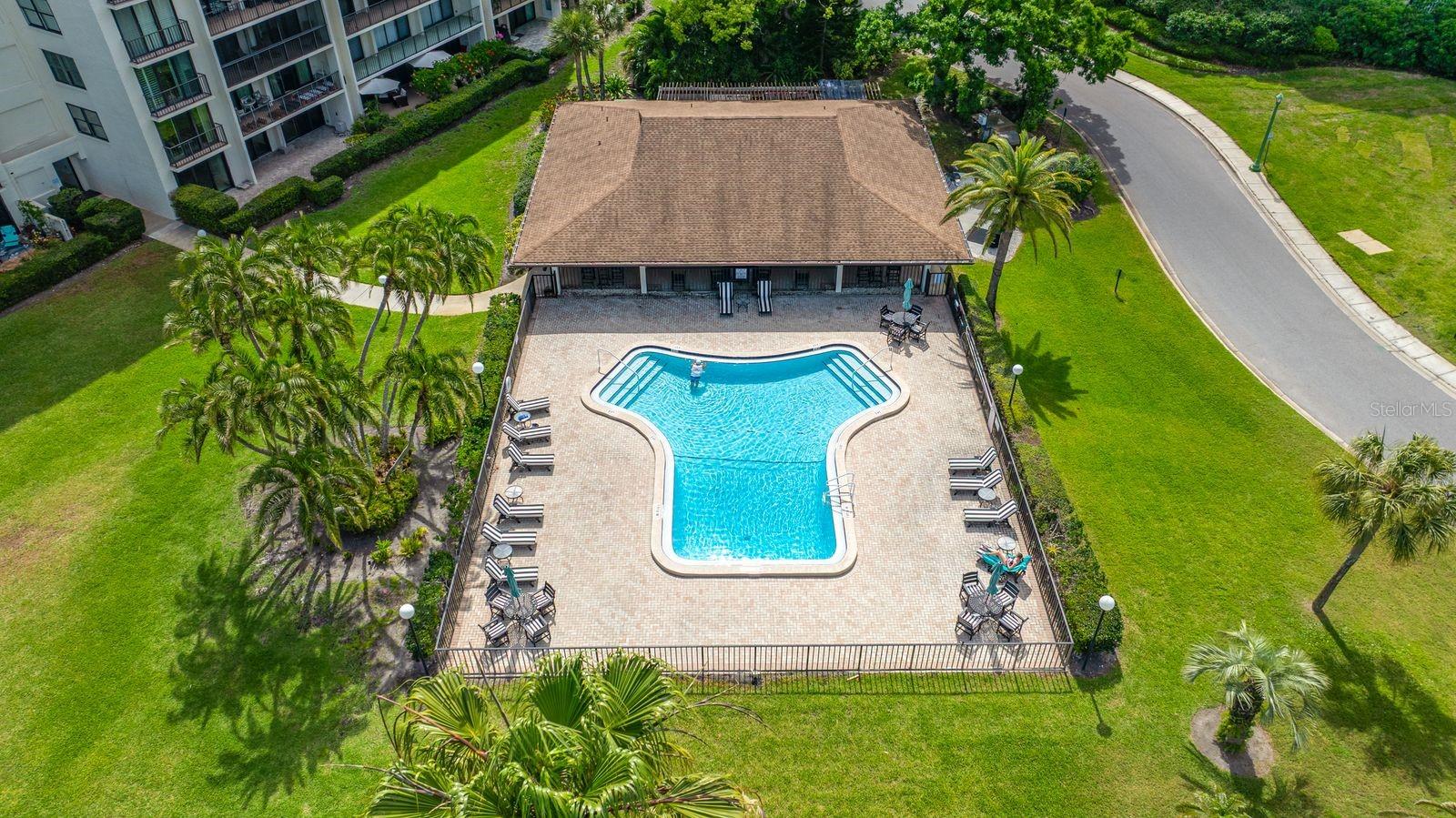 Image 32 of 38 For 100 Oakmont Lane 402