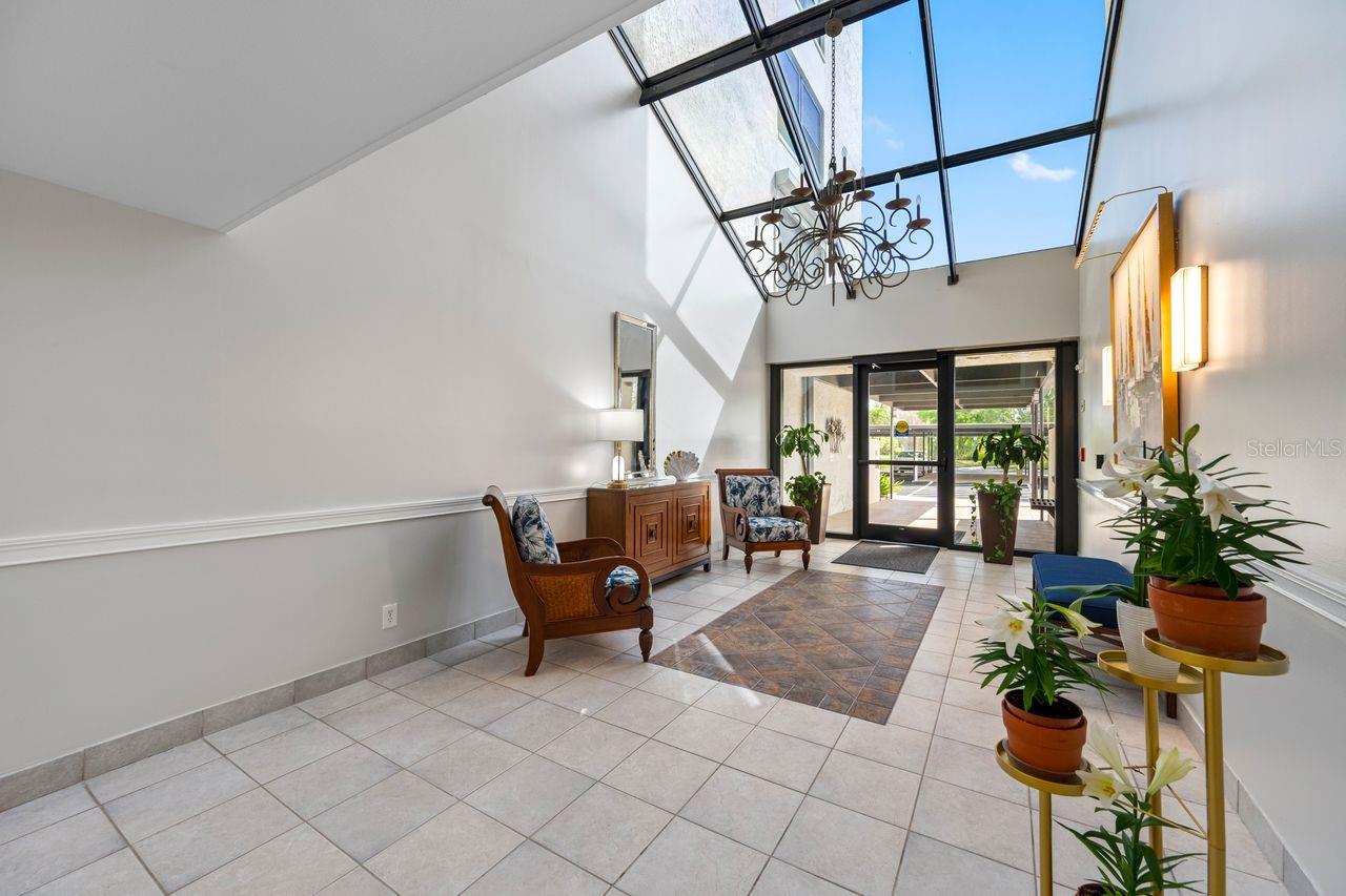 Image 4 of 38 For 100 Oakmont Lane 402