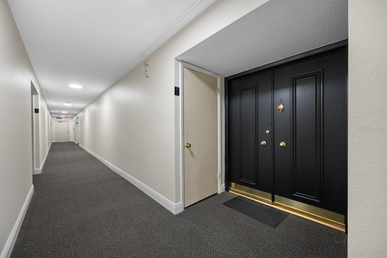 Image 5 of 38 For 100 Oakmont Lane 402