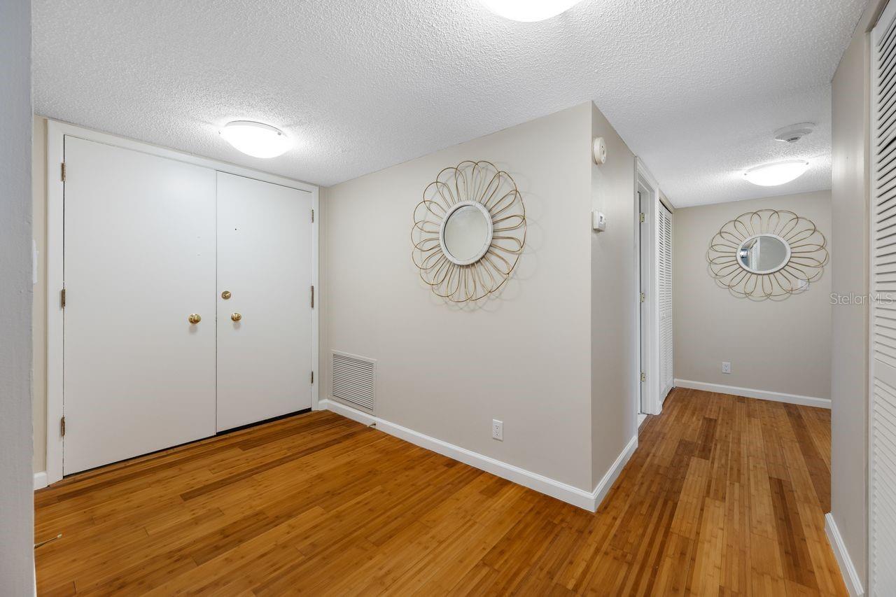 Image 6 of 38 For 100 Oakmont Lane 402