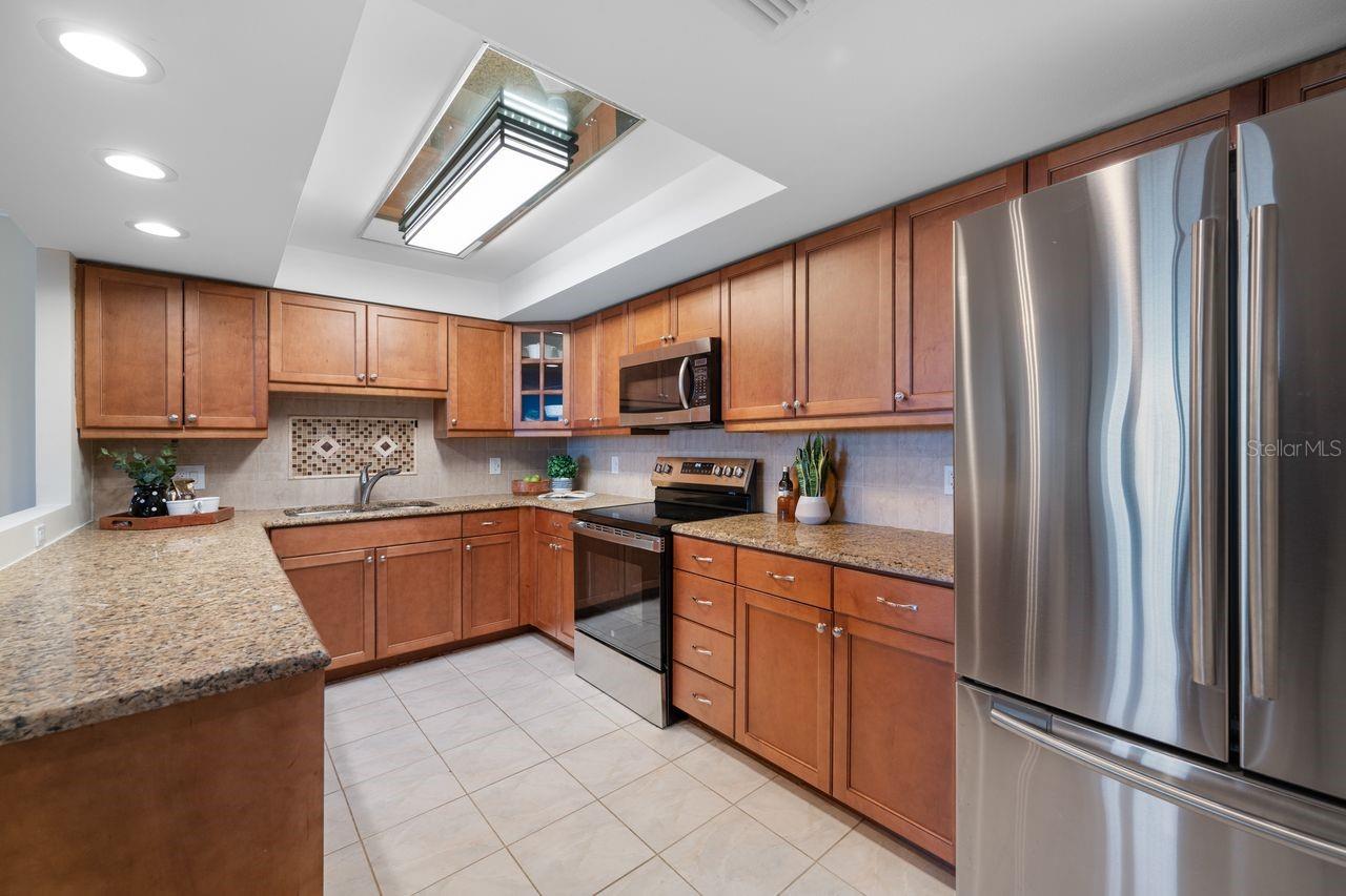 Image 8 of 38 For 100 Oakmont Lane 402