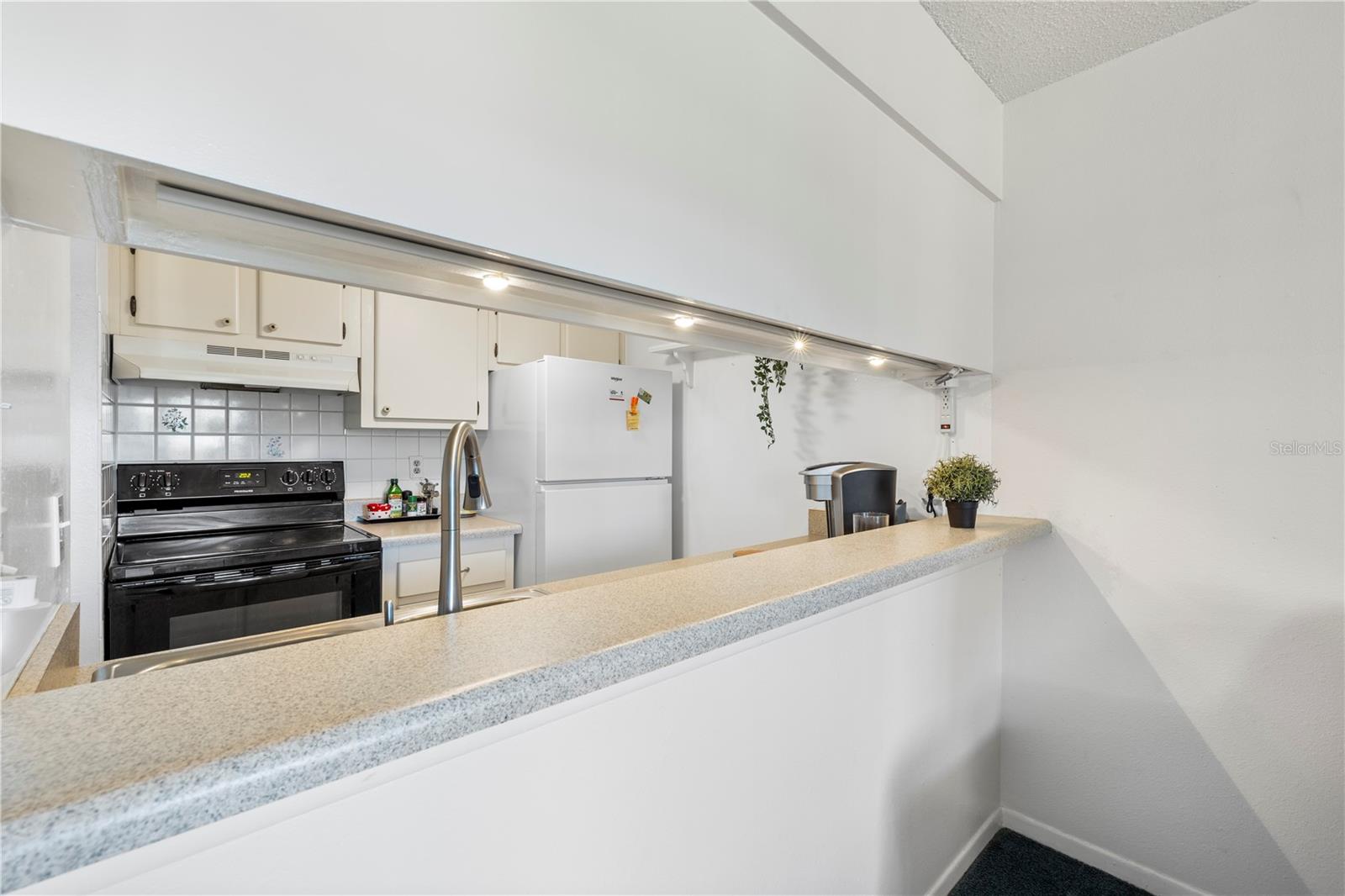 Image 11 of 40 For 2525 Bay Drive C21