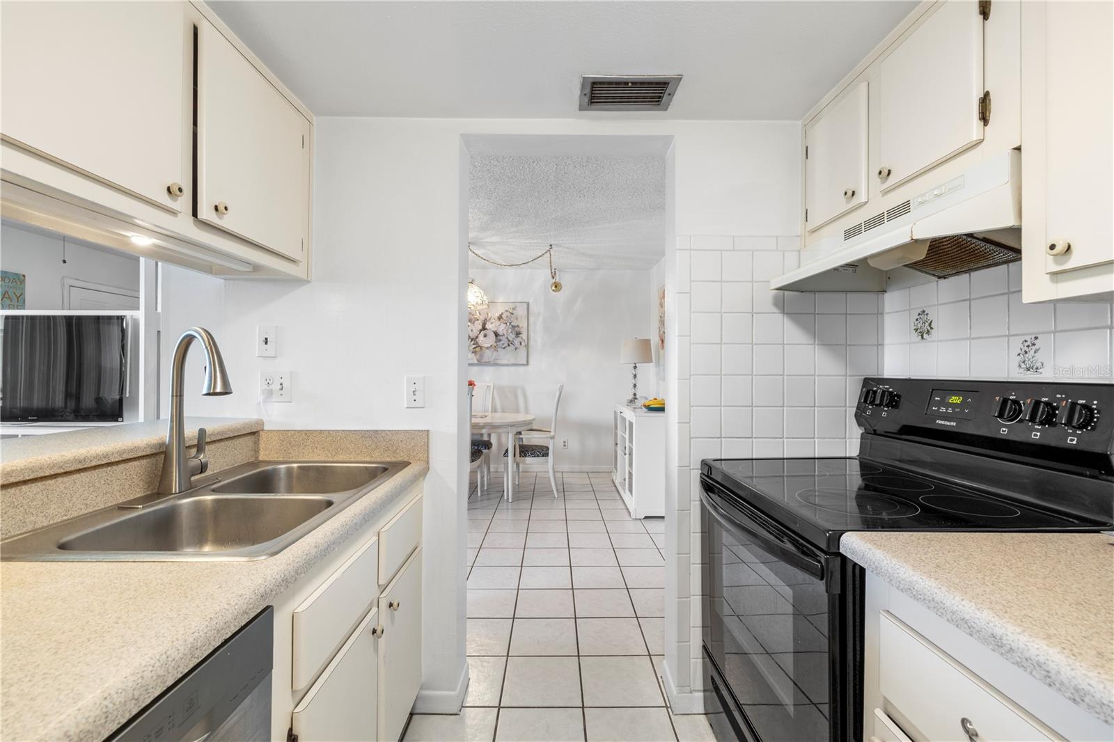 Image 16 of 40 For 2525 Bay Drive C21