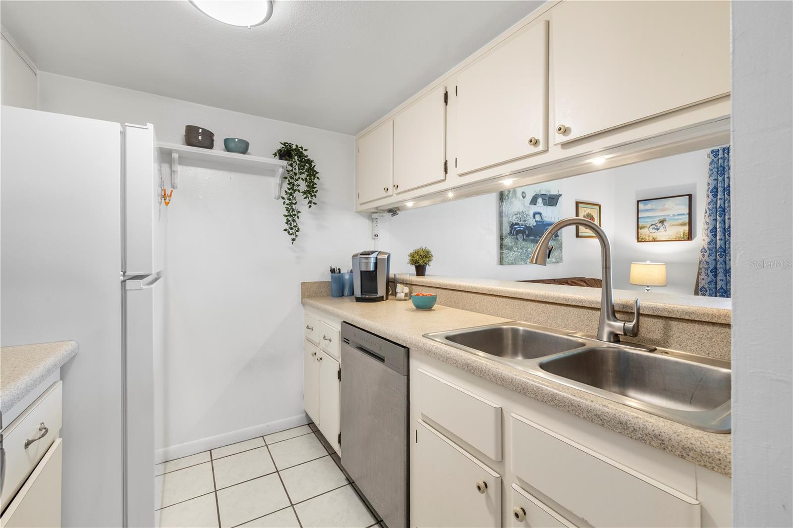 Image 18 of 40 For 2525 Bay Drive C21