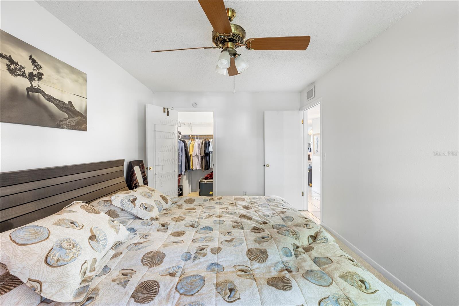 Image 20 of 40 For 2525 Bay Drive C21