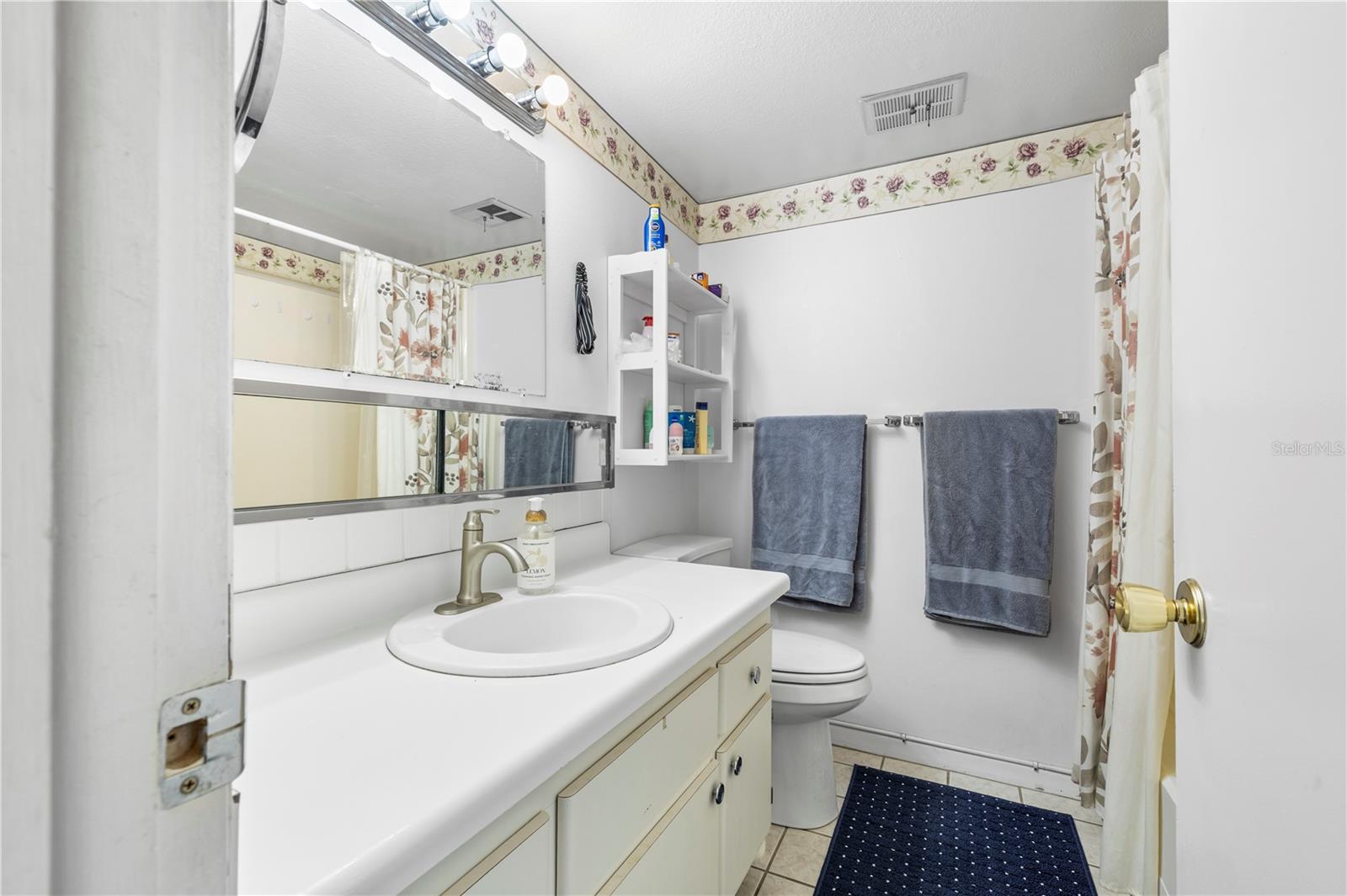 Image 22 of 40 For 2525 Bay Drive C21