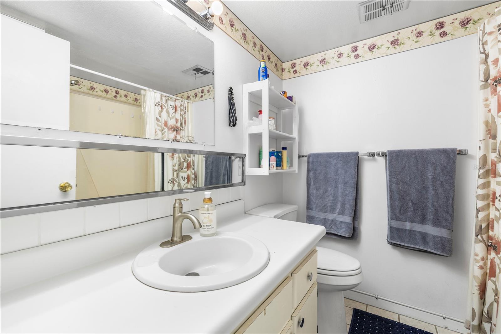 Image 23 of 40 For 2525 Bay Drive C21