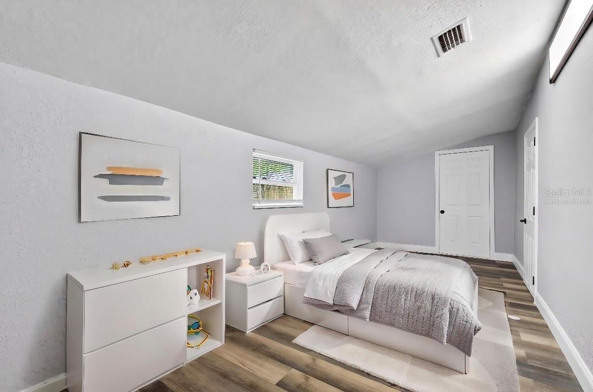 Listing photo id 8 for 6916 Orleans Avenue