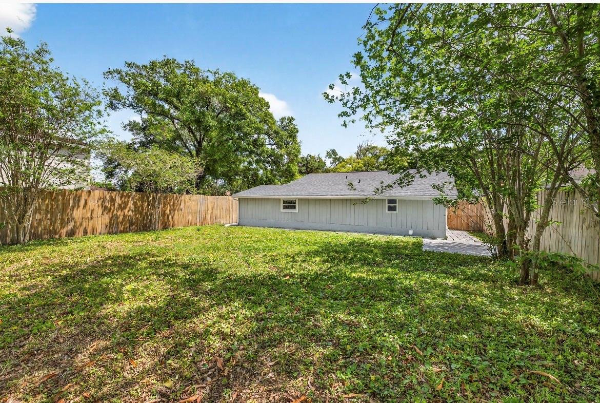 Listing photo id 12 for 6916 Orleans Avenue