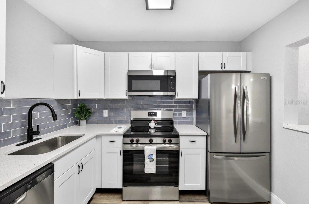 Listing photo id 2 for 6916 Orleans Avenue