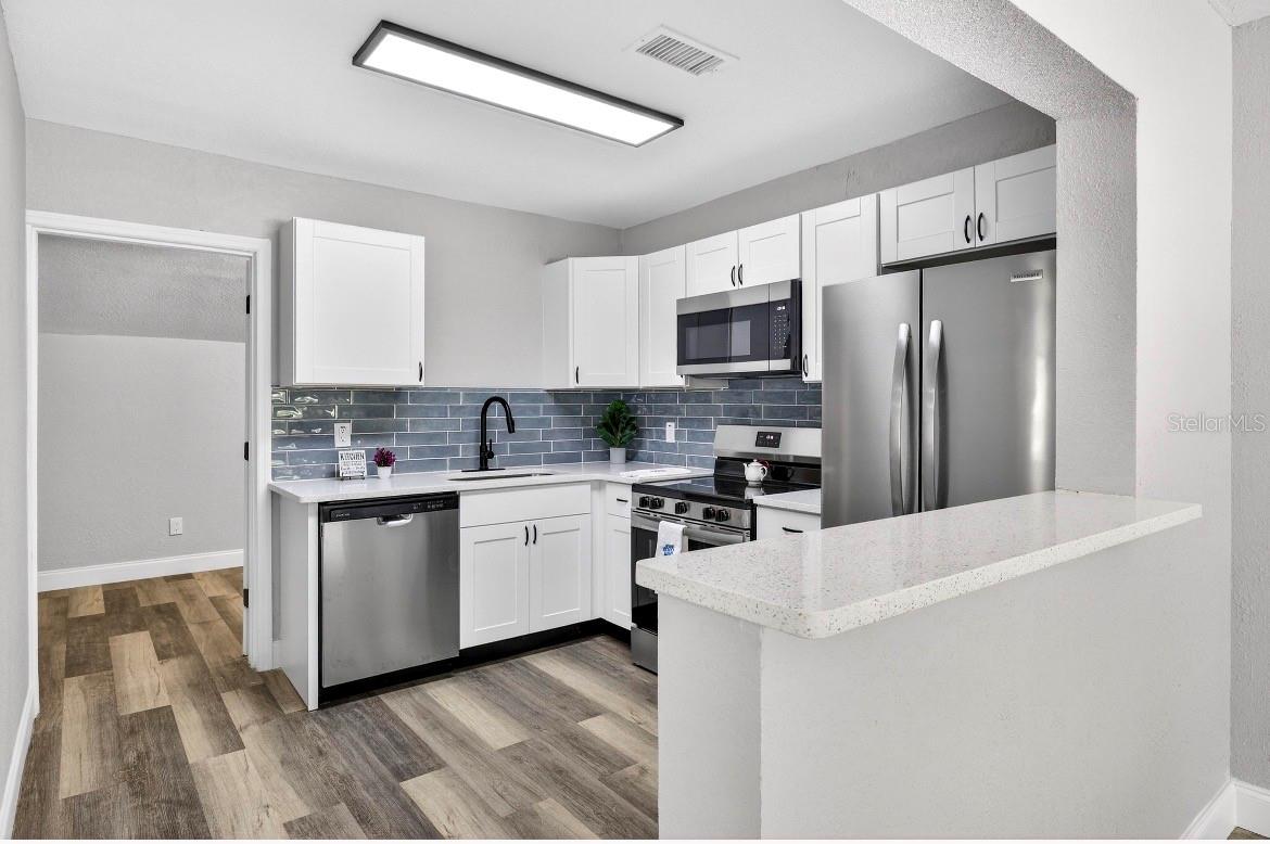 Listing photo id 4 for 6916 Orleans Avenue