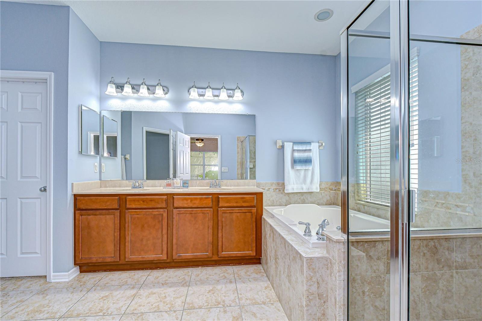 Image 18 of 38 For 15827 Starling Water Drive