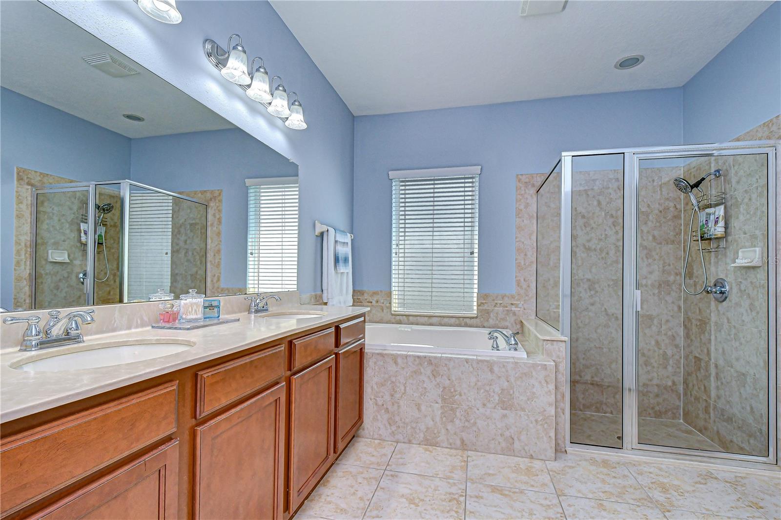 Image 19 of 38 For 15827 Starling Water Drive