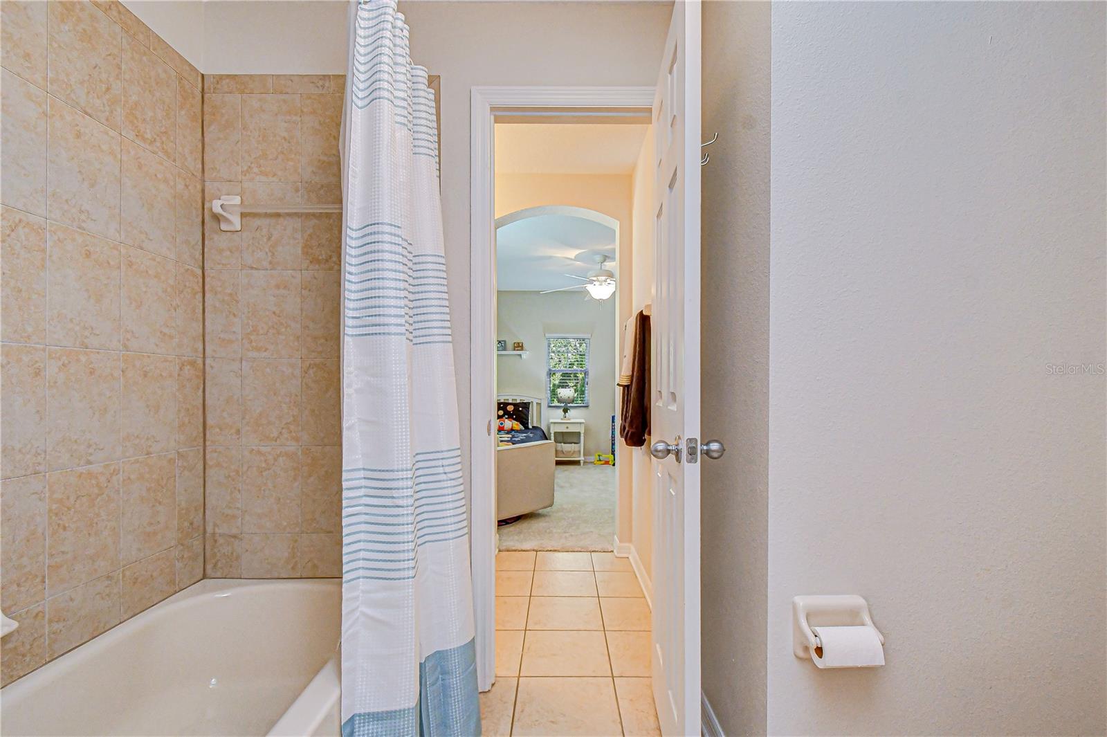 Image 26 of 38 For 15827 Starling Water Drive