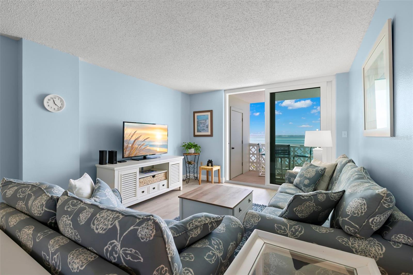 Image 11 of 44 For 9 Forbes Place 707