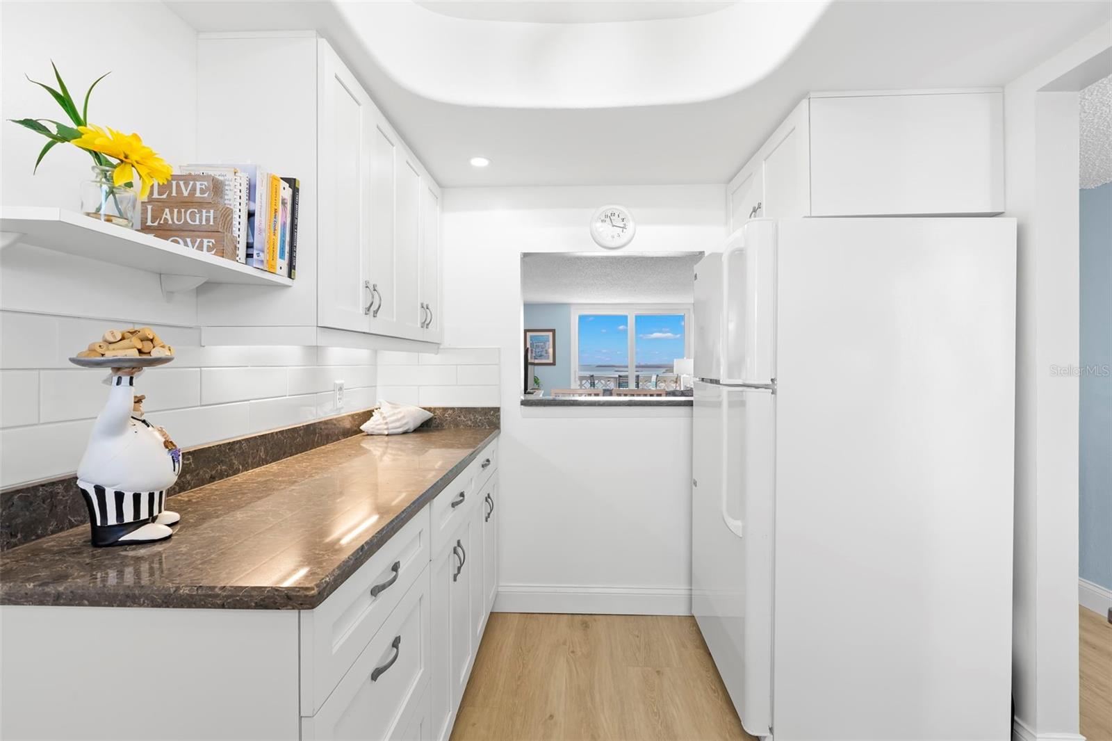 Image 19 of 44 For 9 Forbes Place 707