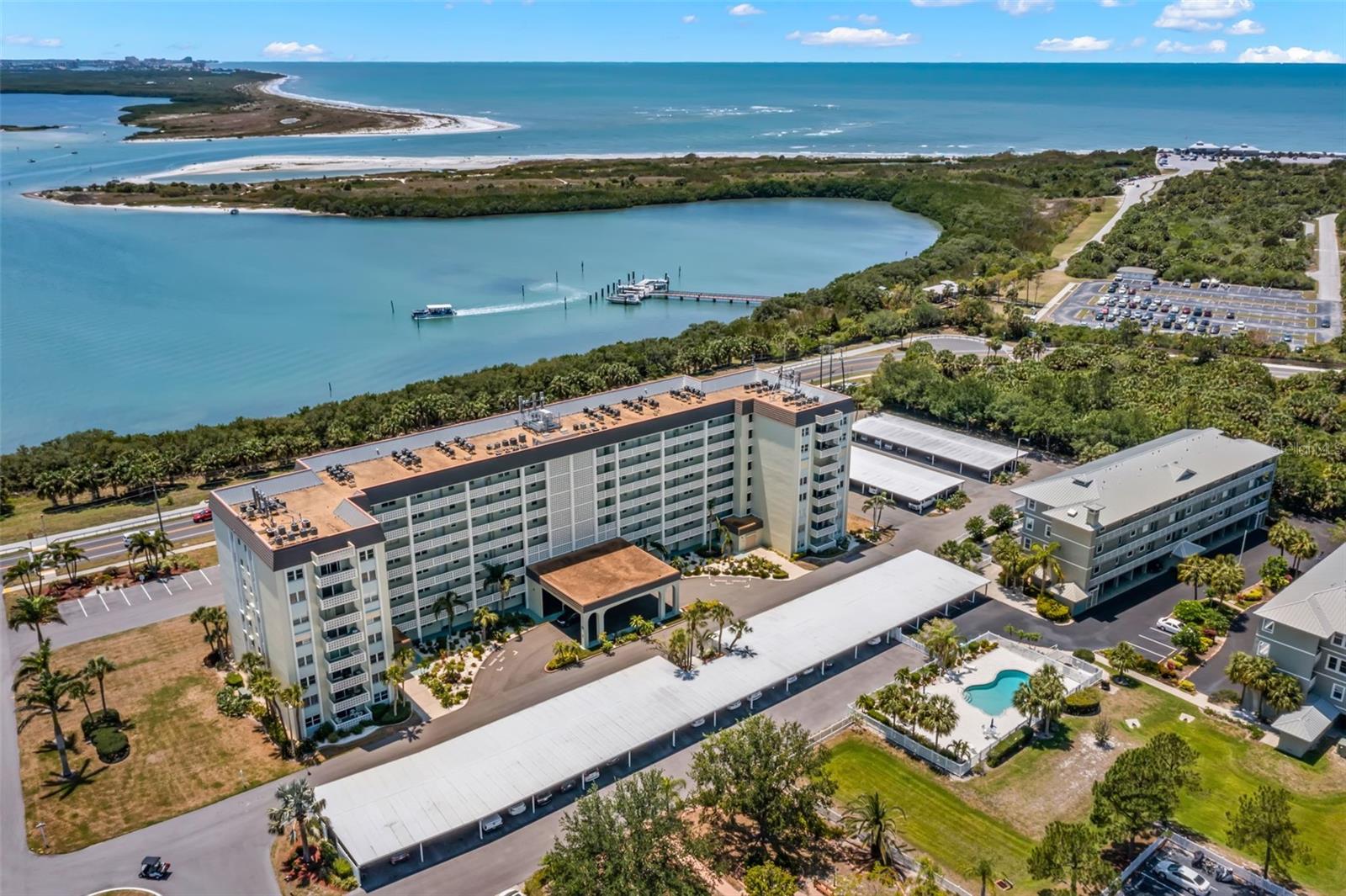 Image 2 of 44 For 9 Forbes Place 707