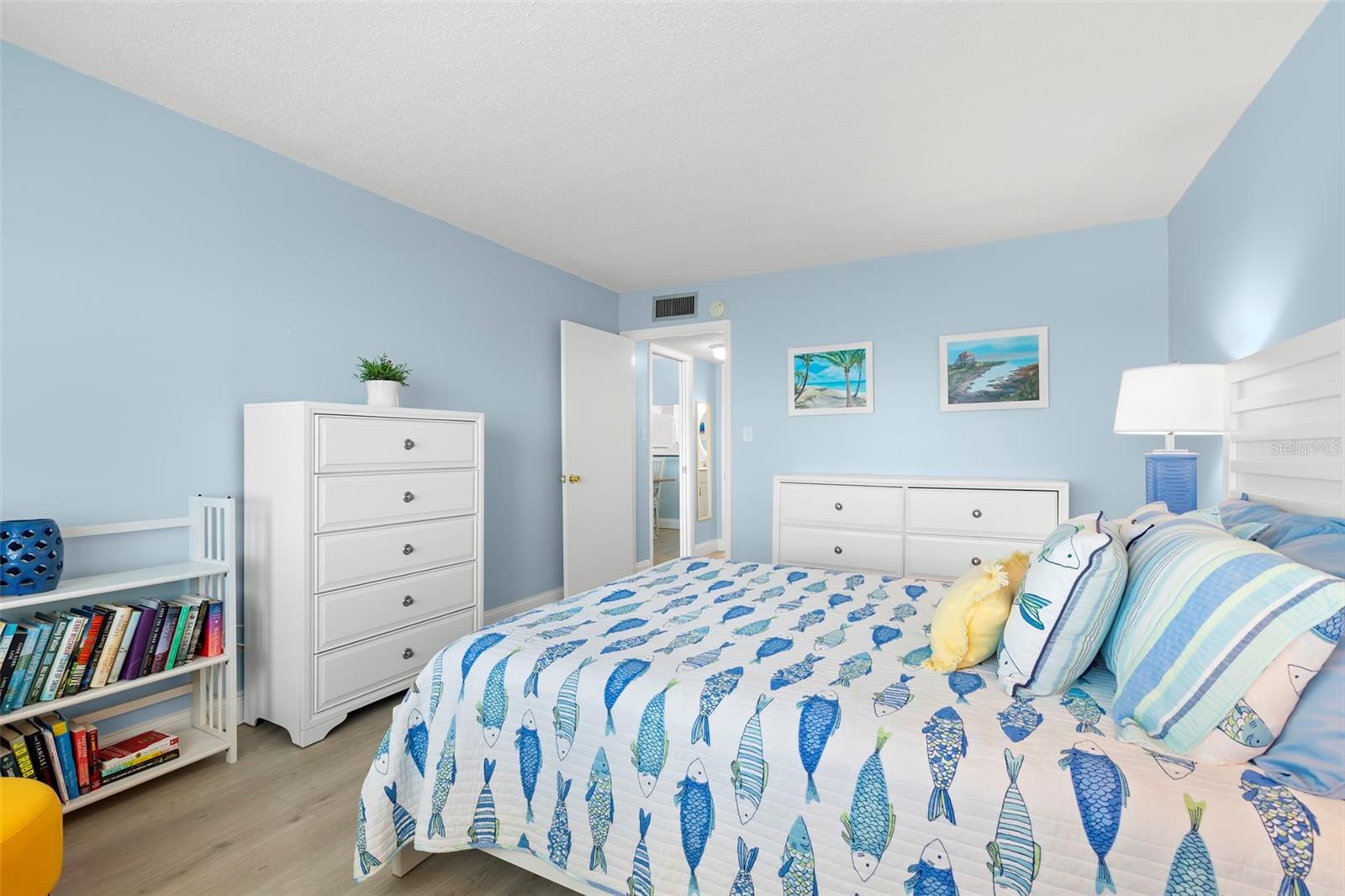 Image 25 of 44 For 9 Forbes Place 707