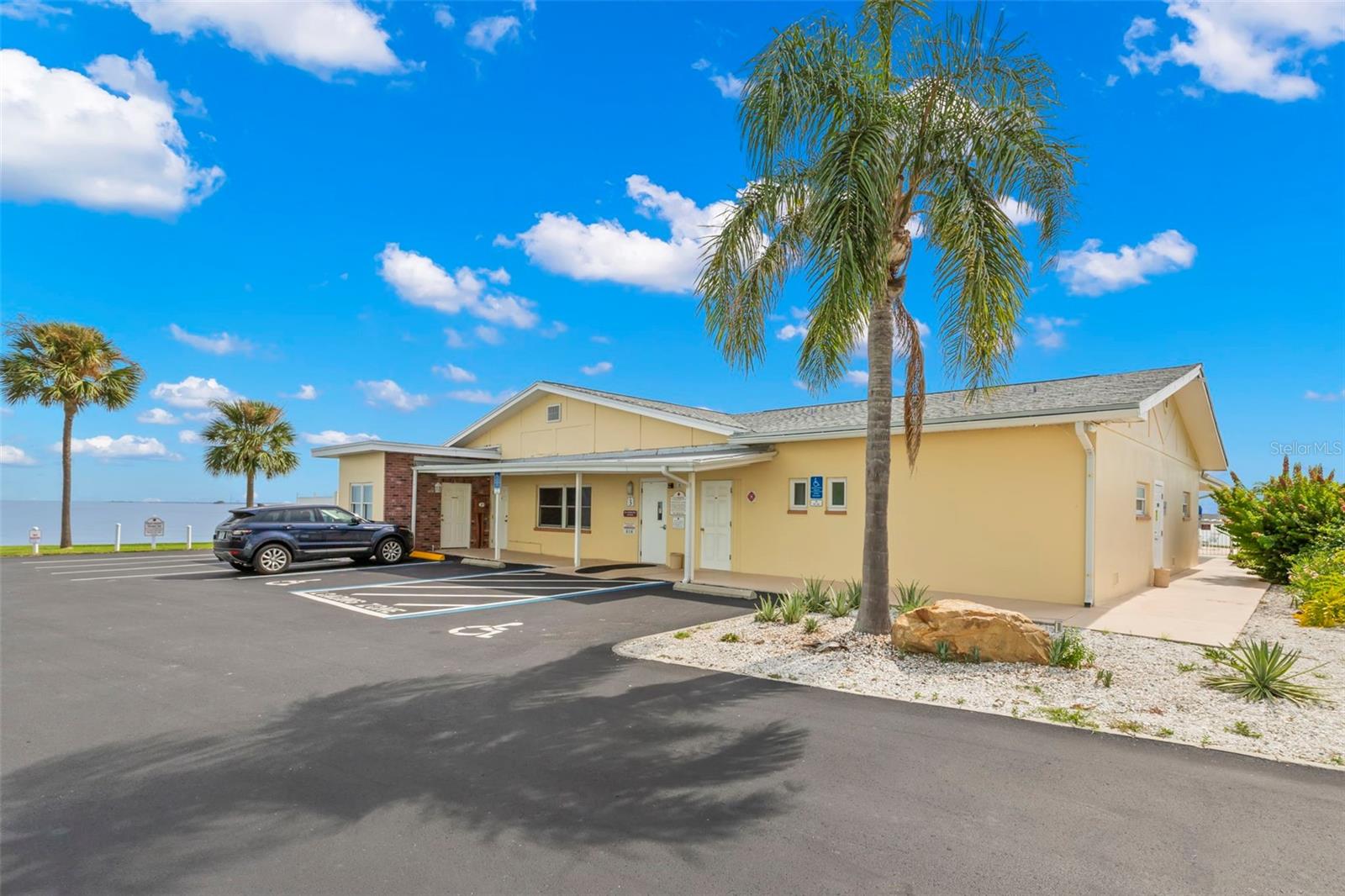 Image 33 of 44 For 9 Forbes Place 707