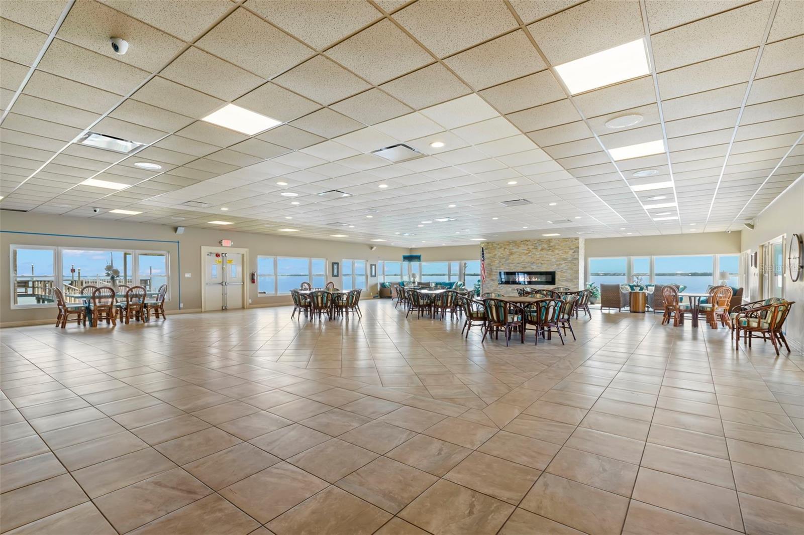 Image 34 of 44 For 9 Forbes Place 707