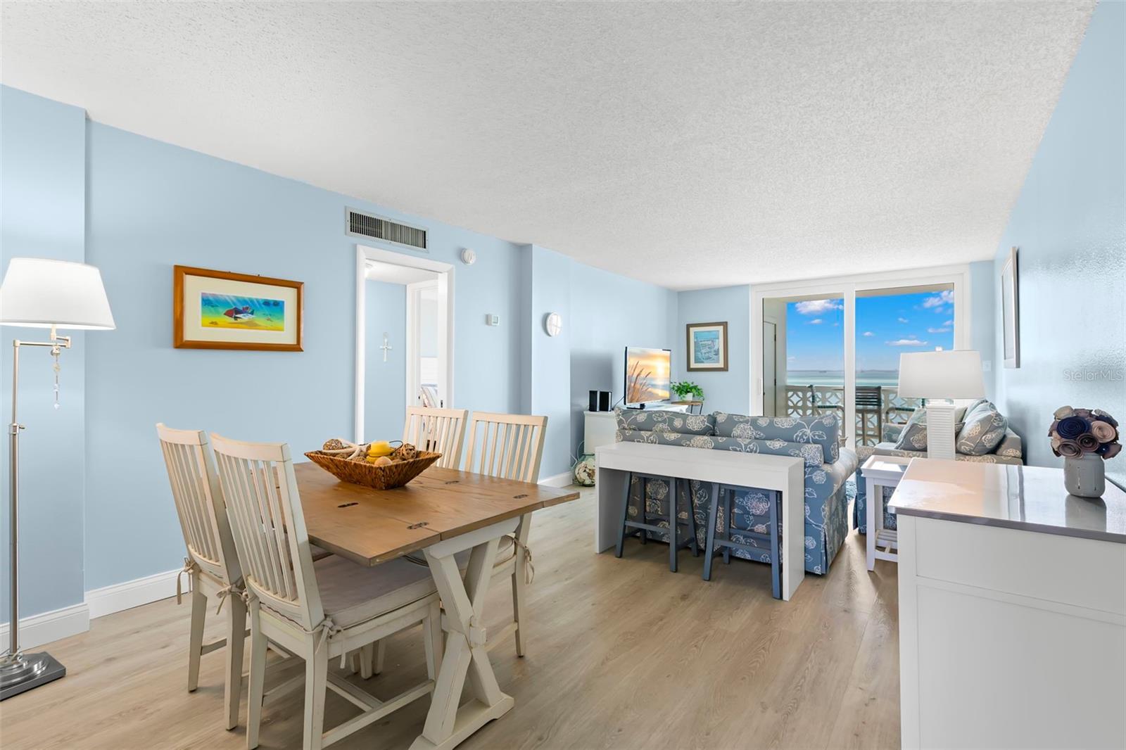 Image 7 of 44 For 9 Forbes Place 707