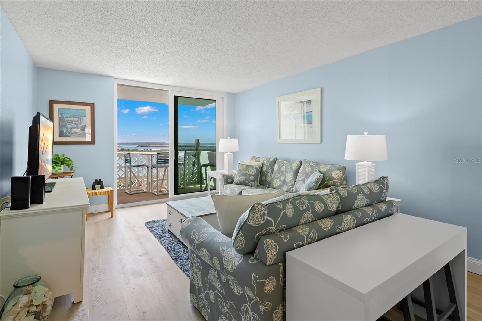 Image 9 of 44 For 9 Forbes Place 707