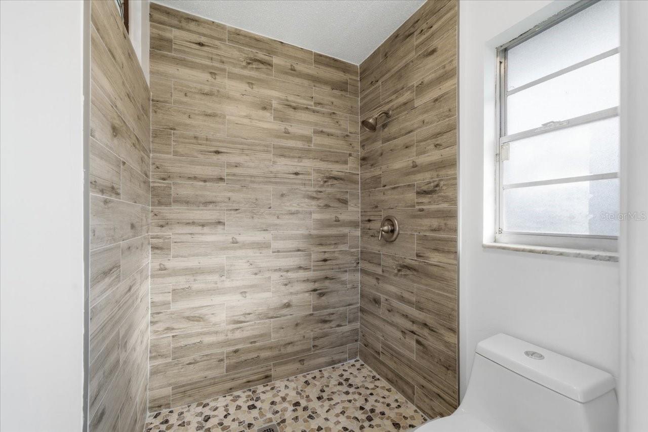 Image 18 of 33 For 700 Druid Way