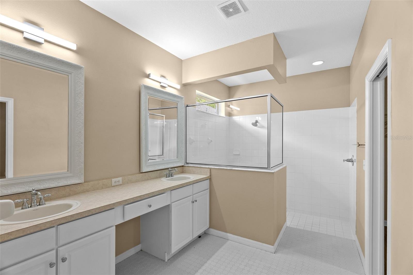 Image 30 of 46 For 5015 Sky Blue Drive