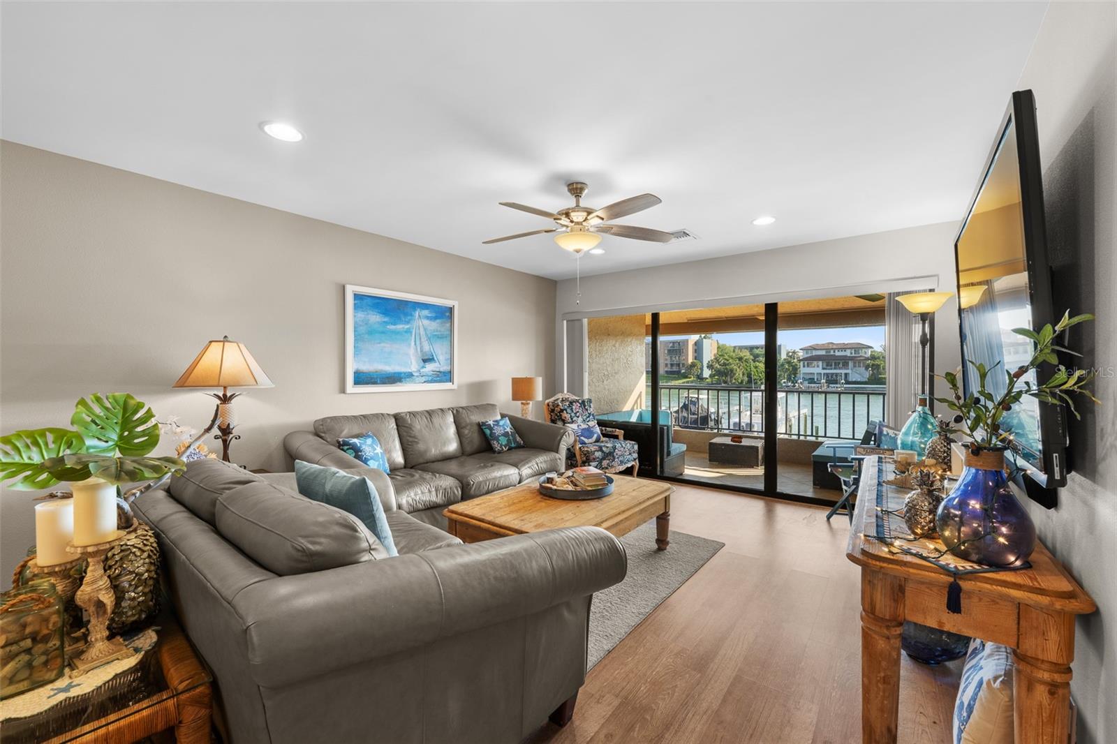 Image 17 of 46 For 4750 Brittany Drive S 126