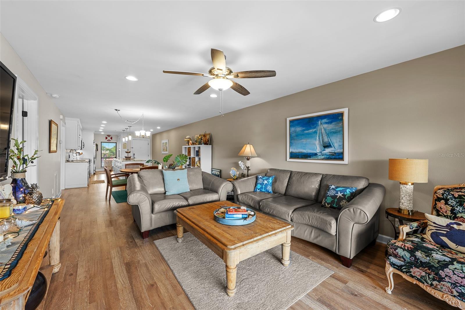 Image 19 of 46 For 4750 Brittany Drive S 126