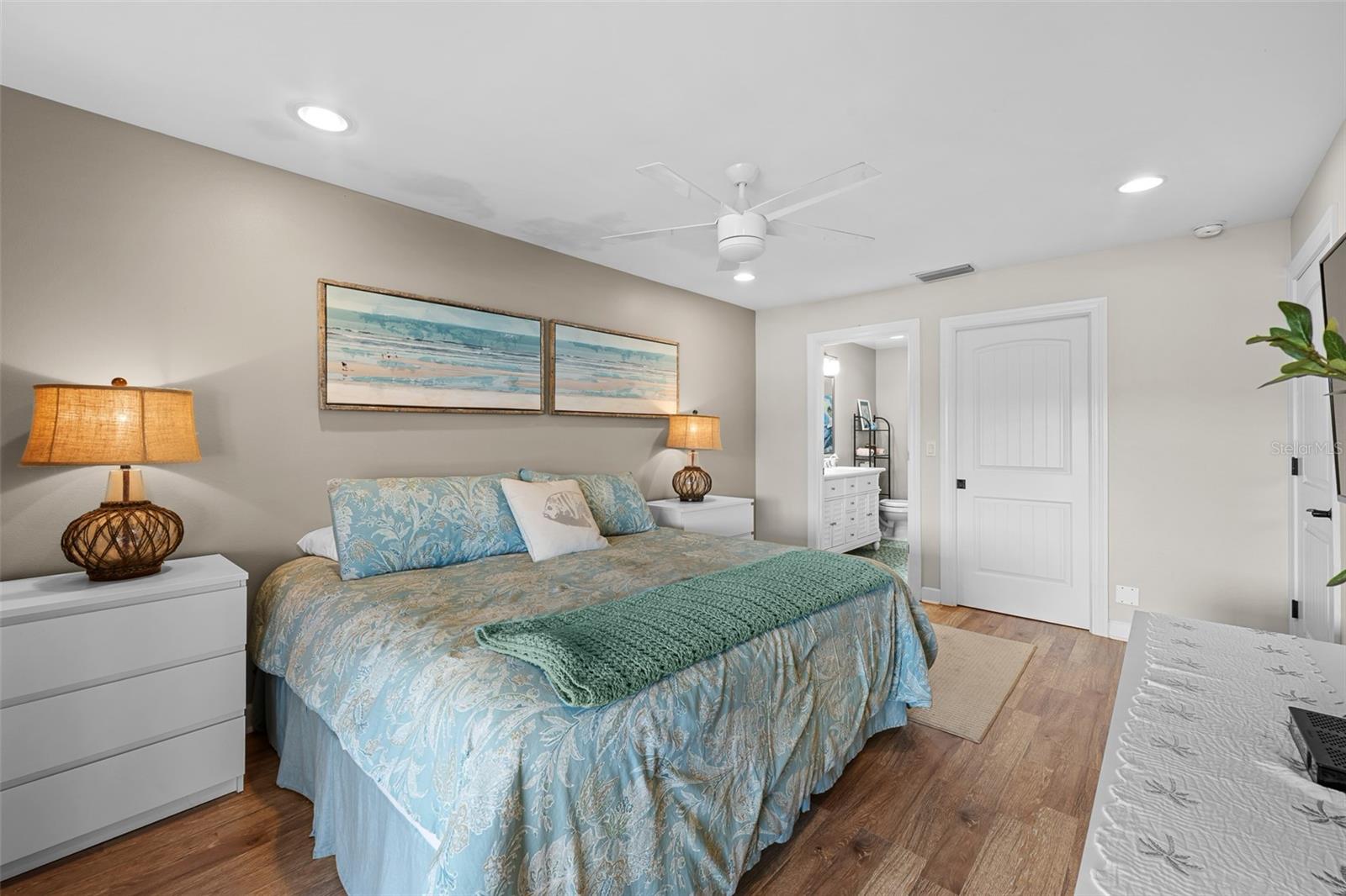 Image 21 of 46 For 4750 Brittany Drive S 126