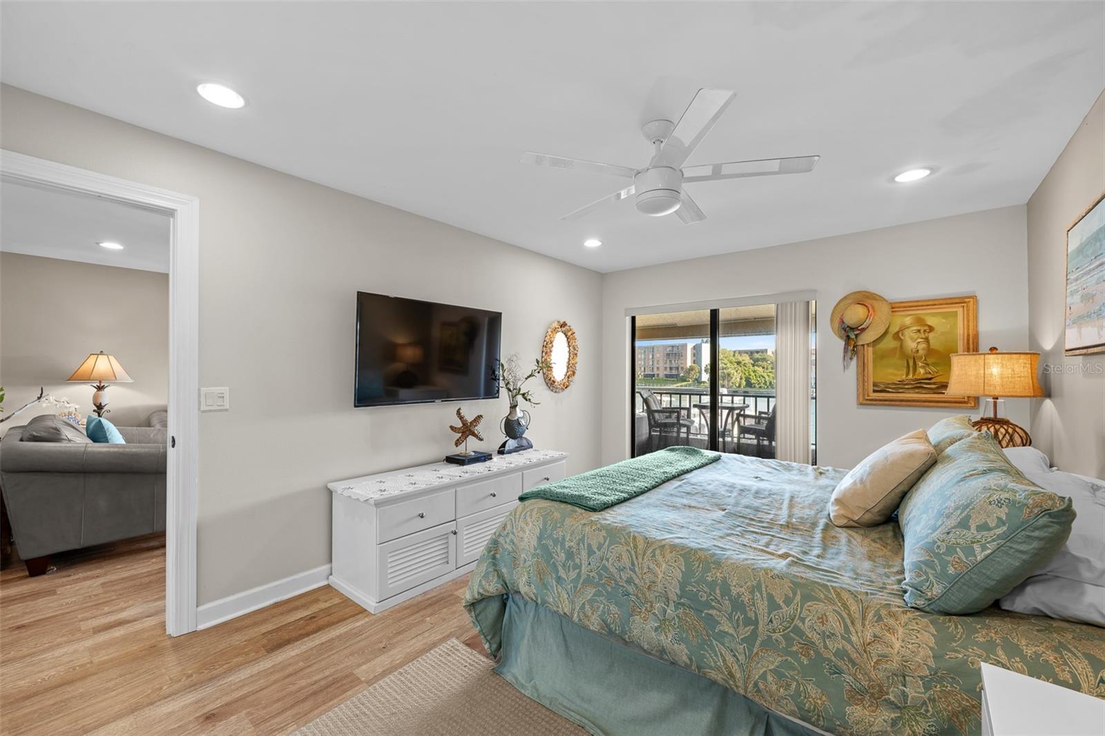 Image 22 of 46 For 4750 Brittany Drive S 126