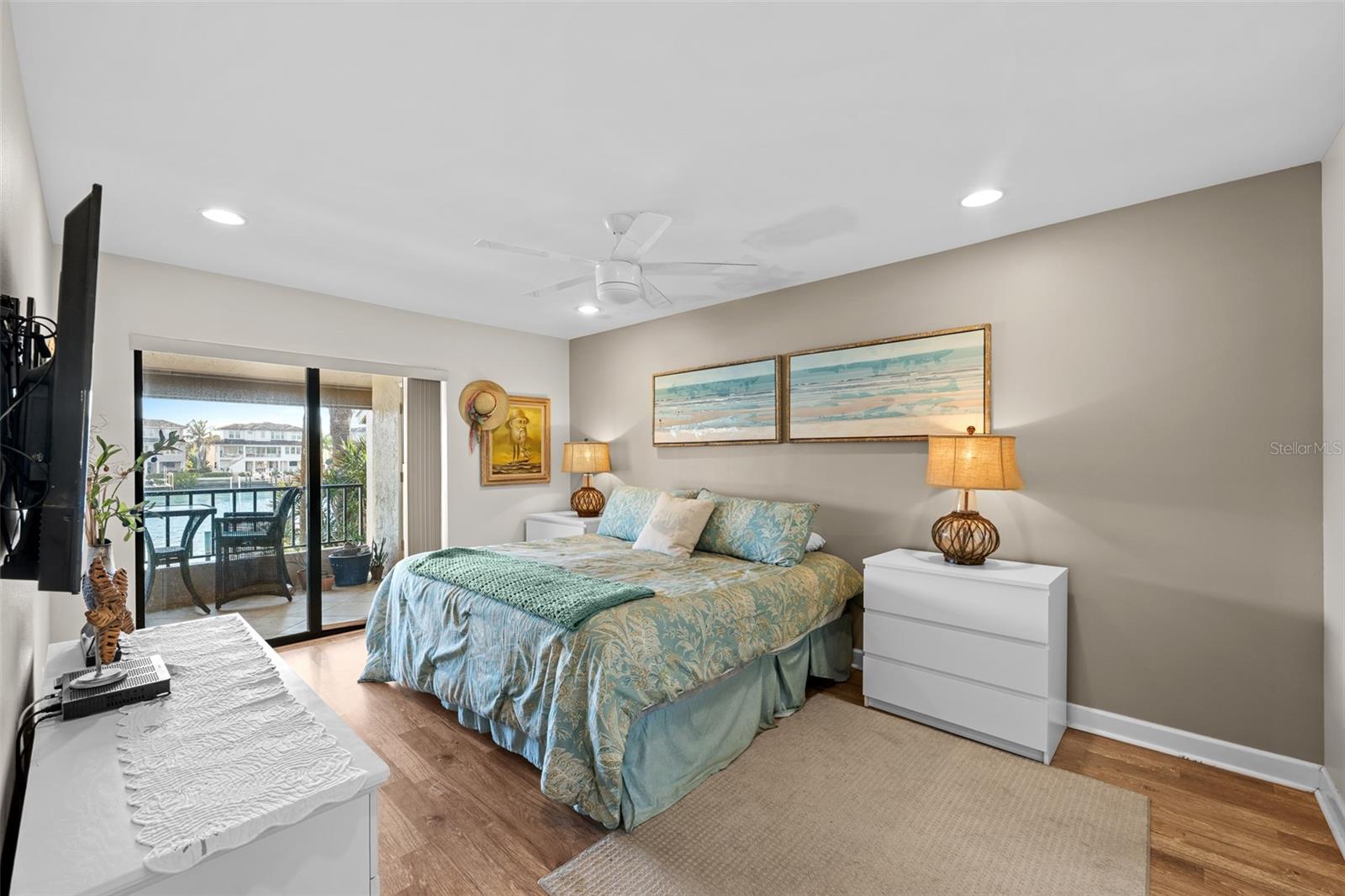 Image 24 of 46 For 4750 Brittany Drive S 126