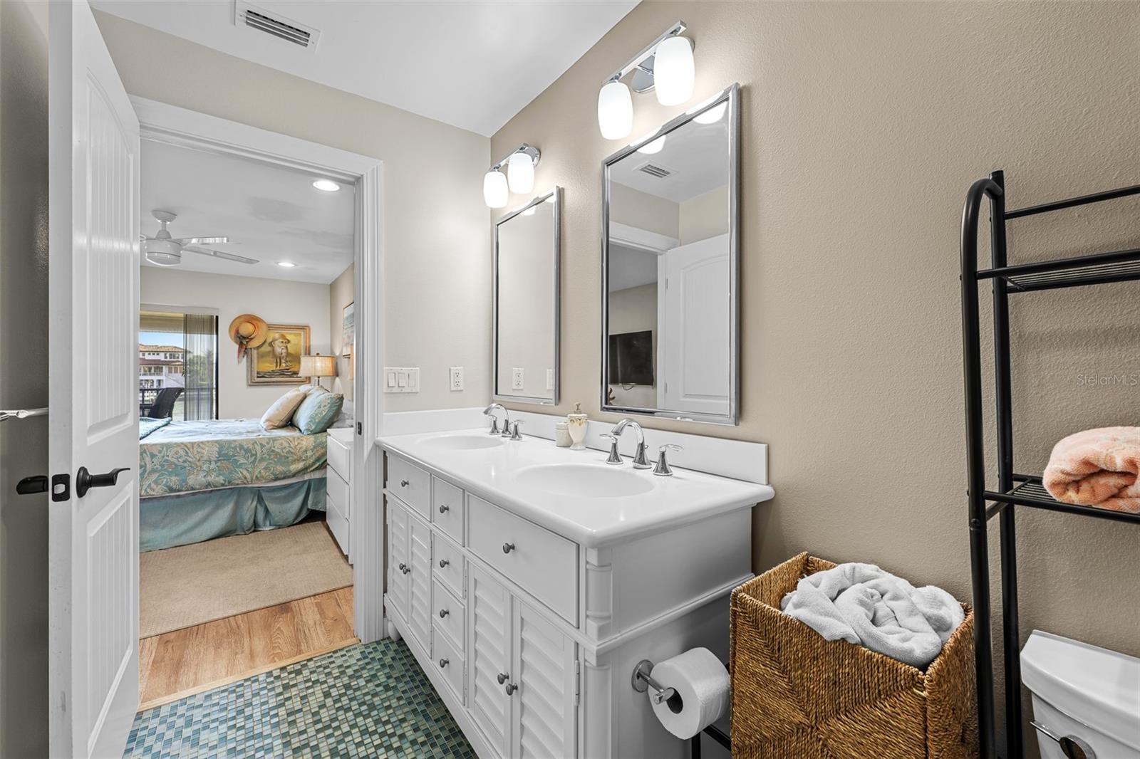 Image 27 of 46 For 4750 Brittany Drive S 126