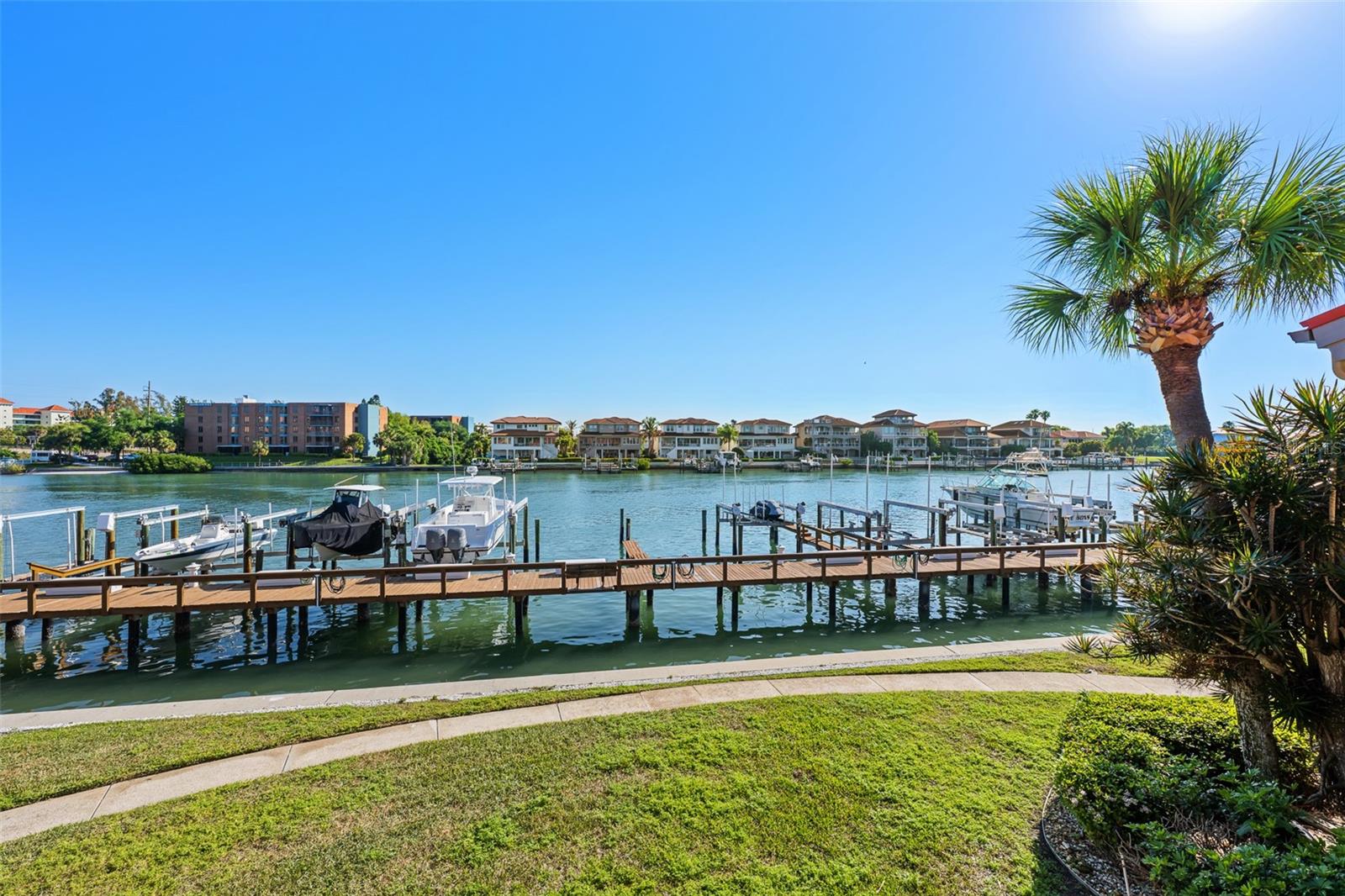 Image 40 of 46 For 4750 Brittany Drive S 126