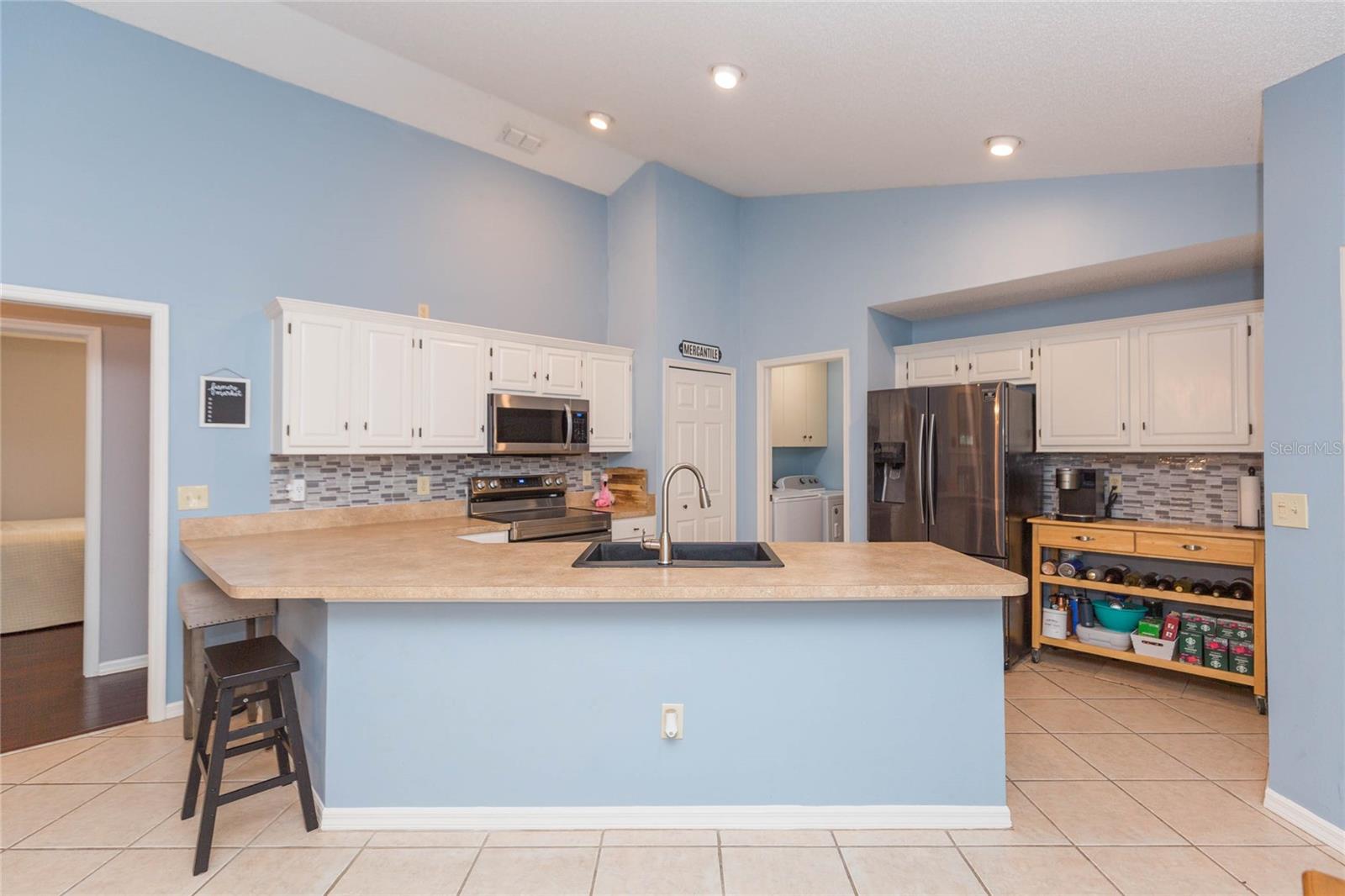 Listing photo id 10 for 9313 Rockrose Drive