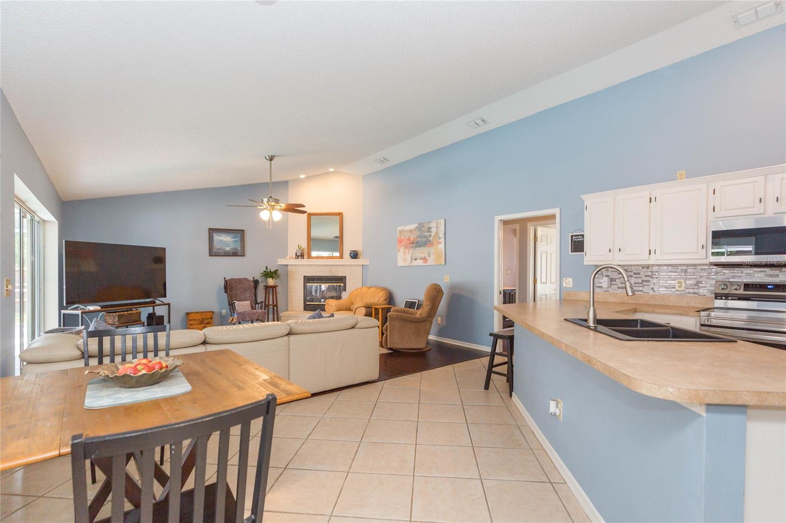 Listing photo id 14 for 9313 Rockrose Drive