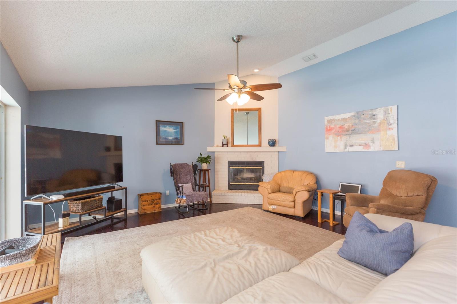 Listing photo id 17 for 9313 Rockrose Drive