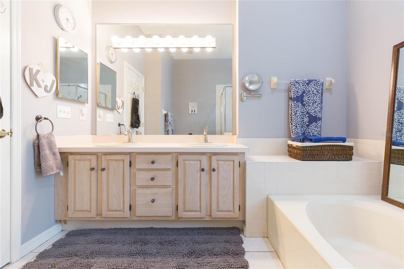 Listing photo id 27 for 9313 Rockrose Drive