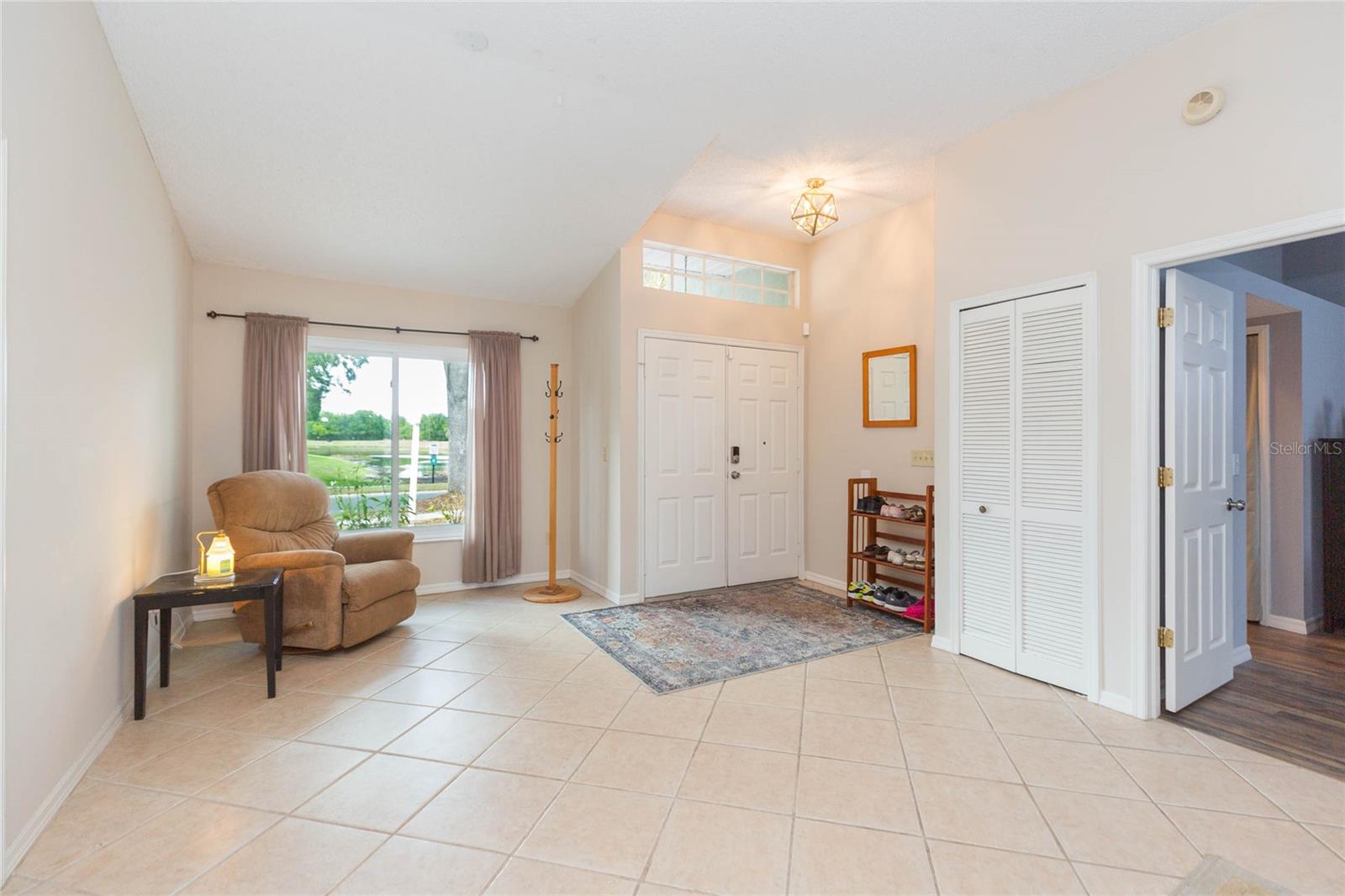 Listing photo id 3 for 9313 Rockrose Drive