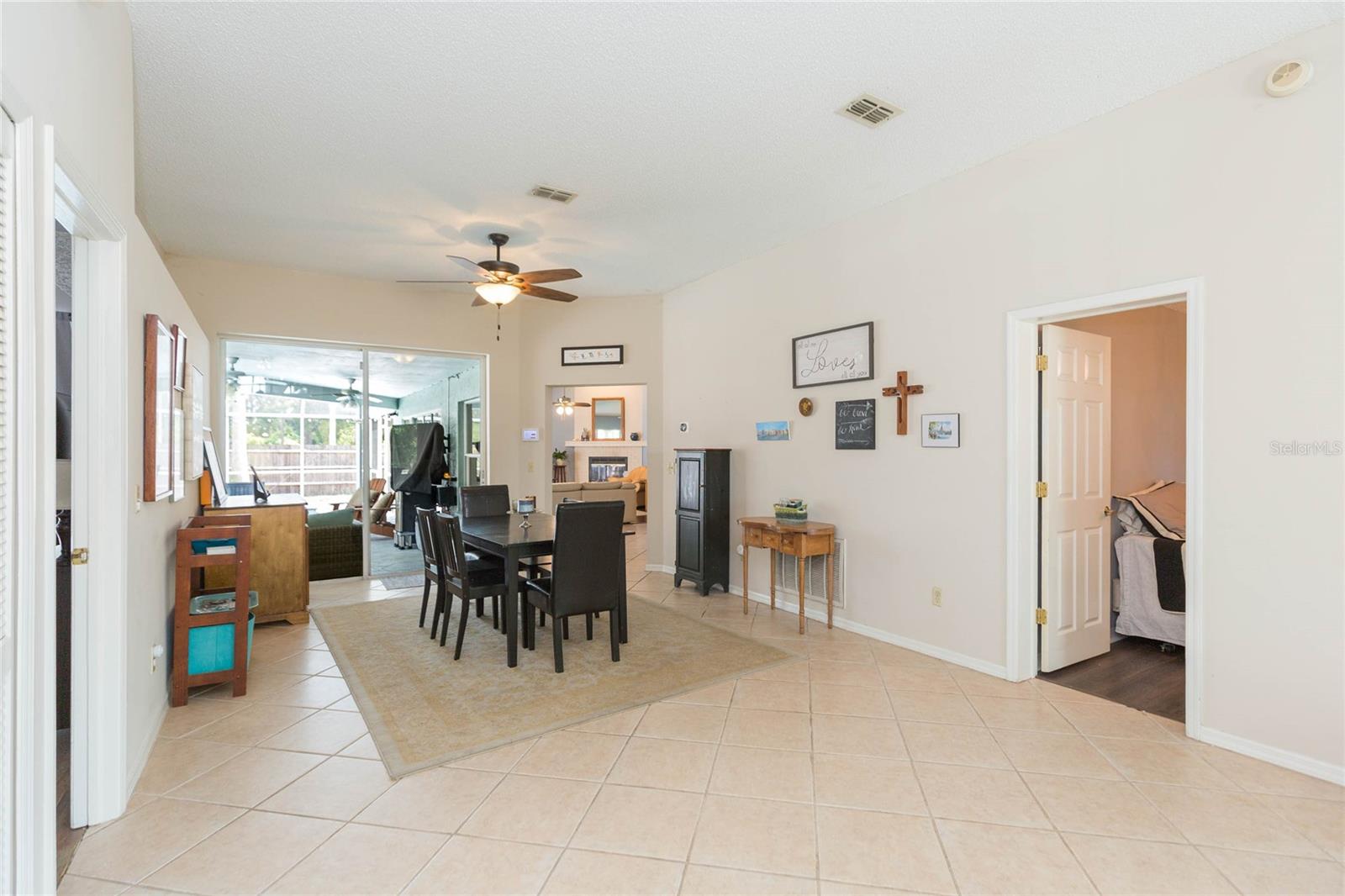 Listing photo id 6 for 9313 Rockrose Drive