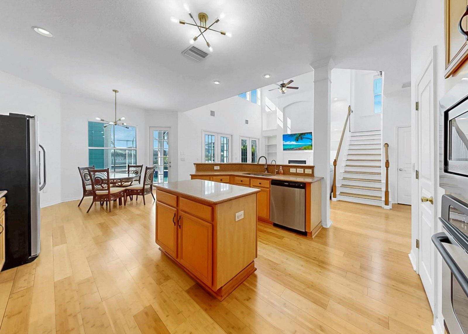 Image 18 of 96 For 435 Islebay Drive