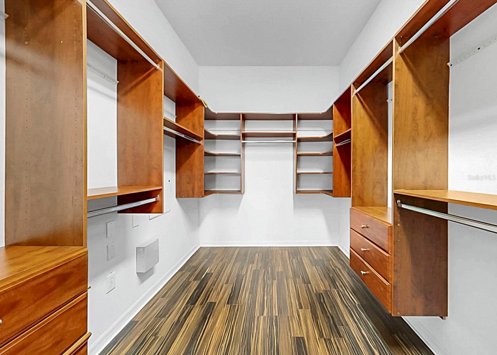 Image 31 of 96 For 435 Islebay Drive